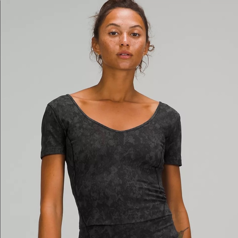Lululemon Align T-Shirt in Hideaway Camo Deep Coal Multi, size 4